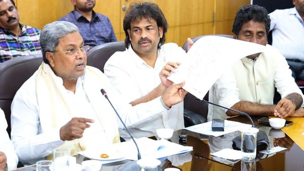 ಶಿಕ್ಷಕರ ಪ್ರಶಸ್ತಿಗೂ ತಟ್ಟಿದ ಹಿಜಾಬ್‌ ವಿವಾದದ ಬಿಸಿ: ಘೋಷಿಸಿದ ಪ್ರಶಸ್ತಿ ತಡೆಹಿಡಿದ ಸರ್ಕಾರ