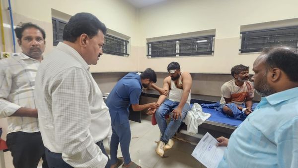 ಹುಬ್ಬಳ್ಳಿ ಸರ್ಕಾರಿ ಕಚೇರಿಯ ಮುಂಭಾಗದಲ್ಲಿ ಮದ್ಯಪಾನ: ಬುದ್ಧಿ ಹೇಳಿದ ಅಧಿಕಾರಿ ಮೇಲೆ ಹಲ್ಲೆ