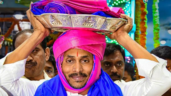 Tirupati laddu row: ಜಗನ್ ಮೋಹನ್‌ ರೆಡ್ಡಿಯಿಂದ ʼಹಿಂದೂ ಅಸ್ತ್ರʼ; ಆಂಧ್ರ ಸಮ್ಮಿಶ್ರ ಸರ್ಕಾರಕ್ಕೆ ಶಾಕ್‌!