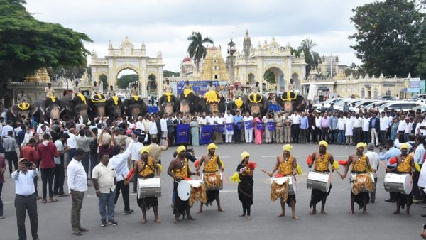 Mysuru: ಪ್ರಜಾಪ್ರಭುತ್ವ ದಿನಾಚರಣೆಯಂದು ಮಾನವ ಸರಪಳಿ; ಮೈಸೂರಿನಲ್ಲಿ 60 ಸಾವಿರ ಮಂದಿ ಭಾಗಿ