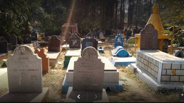 ದೆವ್ವಕ್ಕೆ ಮಧ್ಯರಾತ್ರಿ ಬಿರಿಯಾನಿ, ಕಬಾಬ್ ಶೇರ್‌ ಮಾಡಿದ ಯುವಕರು!