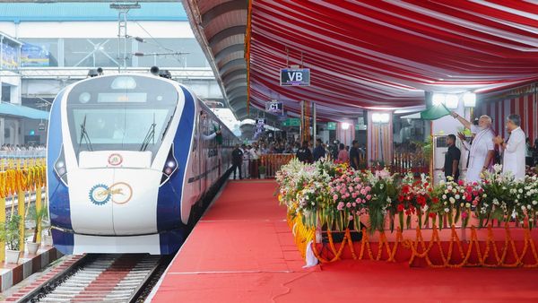 Vande Bharat Train: ಸೆ. 15ರಂದು 10 ವಂದೇ ಭಾರತ್ ರೈಲಿಗೆ ಚಾಲನೆ, ಕರ್ನಾಟಕಕ್ಕೆ ಒಂದು ರೈಲು 