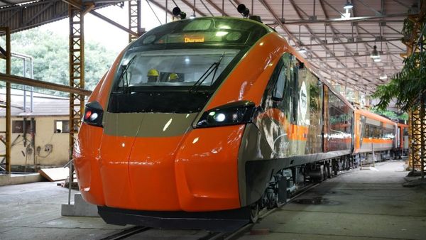 Vande Bharat Express: ಬೆಂಗಳೂರು-ಮುಂಬೈ ನಡುವೆ ವಂದೇ ಭಾರತ್ ಸ್ಲೀಪರ್‌ ರೈಲು? 