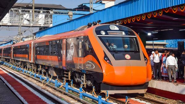 Vande Bharat Train: ಹುಬ್ಬಳ್ಳಿ-ಪುಣೆ ವಂದೇ ಭಾರತ್ ಎಕ್ಸ್‌ಪ್ರೆಸ್ ರೈಲು, ವೇಳಾಪಟ್ಟಿ ಪರಿಷ್ಕರಣೆ 