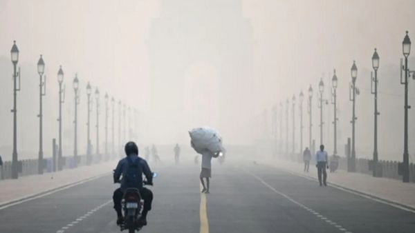 ದೀಪಾವಳಿಯಂದೇ ಗಾಳಿ ಗುಣಮಟ್ಟ ತೀವ್ರ ಕುಸಿತ: ದೆಹಲಿಯಲ್ಲಿ ಪಟಾಕಿ ನಿಷೇಧ