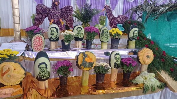 Chamarajanagar Dasara 2024: ಕಲ್ಲಂಗಡಿಯಲ್ಲಿ ಅರಳಿದ ಸಿಎಂ, ಹೂವಲ್ಲಿ ಮೂಡಿಬಂತು ಗೋಪಾಲಸ್ವಾಮಿ ಬೆಟ್ಟ