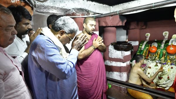 Hasanamba Temple: ಹಾಸನಾಂಬೆ ದರ್ಶನ ಪಡೆದ ಸಿಎಂ, ಹಾಸನಕ್ಕೆ ಸಿಹಿಸುದ್ದಿ ಕೊಟ್ಟ ಸರ್ಕಾರ!