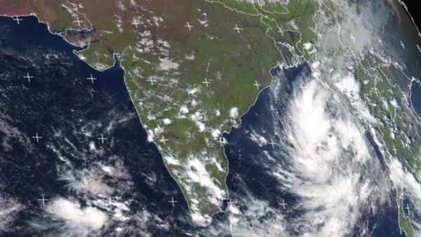 Cyclone Dana: ಡಾನಾ ಚಂಡಮಾರುತ ಅಪ್ಪಳಿಸುವ ನಿರೀಕ್ಷೆ: ಒಡಿಶಾ, ಪಶ್ಚಿಮ ಬಂಗಾಳದಾದ್ಯಂತ ರೆಡ್ ಅಲರ್ಟ್