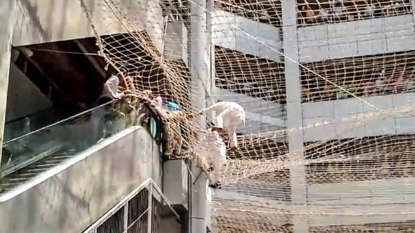 ಮಹಾರಾಷ್ಟ್ರ ಹೈಡ್ರಾಮಾ: 3ನೇ ಮಹಡಿಯಿಂದ ಜಿಗಿದ ಡೆಪ್ಯೂಟಿ ಸ್ಪೀಕರ್‌, ಶಾಸಕರು