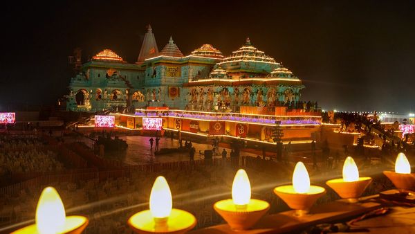 Diwali 2024: ದೀಪಾವಳಿ ವಿಜೃಂಭಣೆಯಿಂದ ಆಚರಿಸಬೇಕಾ? ದೇಶದ ಈ ಸ್ಥಳಗಳಿಗೆ ಭೇಟಿ ನೀಡಿ 
