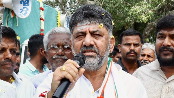 ಚನ್ನಪಟ್ಟಣ ಗೆಲ್ಲಲ್ಲು ಕನಕಪುರ ಬಂಡೆಯಿಂದ ಅಭಿವೃದ್ಧಿ ಮಂತ್ರ; ಪ್ರತಿ ಪಂಚಾಯ್ತಿಯಲ್ಲಿ ₹2-5 ಕೋಟಿ: ಡಿ ಕೆ ಶಿವಕುಮಾರ್‌