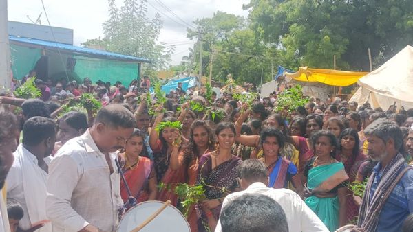 ಹಿರಿಯೂರು: ಗೊಲ್ಲಹಳ್ಳಮ್ಮನ ಭಂಡಾರೋತ್ಸವದಲ್ಲಿ ಊರ ಸೊಸೆಯಂದಿರ ಕಣಿತ