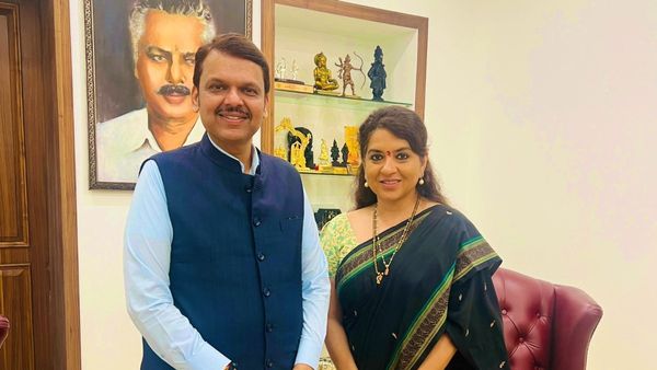 Maharashtra Elections: ಶಿವಸೇನೆ ಸೇರಿಕೊಂಡ ಬಿಜೆಪಿ ನಾಯಕಿ ಶೈನಾ