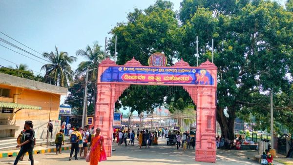 ದೀಪಾವಳಿ ಜಾತ್ರೆಗೆ ಮಲೆ ಮಾದಪ್ಪನ ಬೆಟ್ಟ ಸಜ್ಜು: KRSTCಯಿಂದ 350 ಬಸ್‌ಗಳ ವ್ಯವಸ್ಥೆ, ದ್ವಿಚಕ್ರ ವಾಹನಗಳಿಗೆ ನಿಷೇಧ