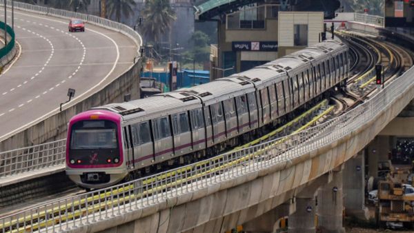 Video Viral of Namma Metro: ಮೆಟ್ರೋದಲ್ಲಿ ಮೊಳಗಿದ 'ಕನ್ನಡ ಡಿಂಡಿಮ': ಮಿಶ್ರ ಪ್ರತಿಕ್ರಿಯೆ!
