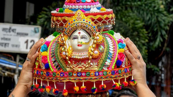 Navratri 2024 Remedies: ನವರಾತ್ರಿ ವ್ರತ ಮಾಡುವವರು ಇದನ್ನು ಪಾಲಿಸಲೇಬೇಕು... ಇಲ್ಲವಾದಲ್ಲಿ ಅಪಾಯ..!