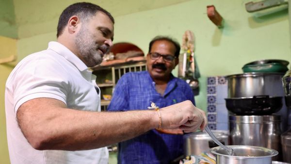 ದಲಿತರ ಮನೇಲಿ ವೆರೈಟಿ ಅಡುಗೆ ತಯಾರಿಗೆ ರಾಹುಲ್‌ ಹೆಲ್ಪ್‌!