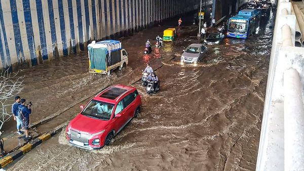 Rain: ಬೆಂಗಳೂರಲ್ಲಿ ಆಮ್‌ ಆದ್ಮಿ ಪಾರ್ಟಿ ವಿಚಿತ್ರ ಪ್ರತಿಭಟನೆ: ಏನ್ರಿ ಇದು ಅಂದ್ರು ಜನ