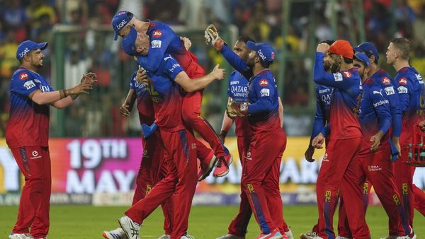 RCB: ಆರ್‌ಸಿಬಿ ಉಳಿಸಿಕೊಳ್ಳಲಿರುವ ಆಟಗಾರರು ಇವರೇ