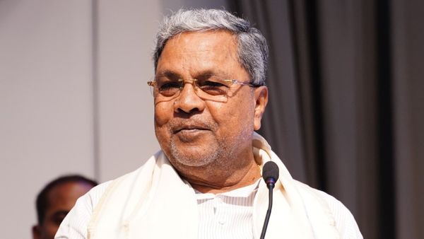 ಹುಬ್ಬಳ್ಳಿಯಲ್ಲಿ ಕೊಲೆಯಾದ ಅಂಜಲಿ ಕುಟುಂಬಕ್ಕೆ ನೆರವು ನೀಡಿದ ಮುಖ್ಯಮಂತ್ರಿ ಸಿದ್ದರಾಮಯ್ಯ