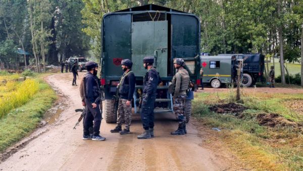 ಮತ್ತೊಬ್ಬ ಕಾರ್ಮಿಕನ ಮೇಲೆ ಉಗ್ರರ ಗುಂಡಿನ ದಾಳಿ: ರಾಜಭವನದಲ್ಲಿಂದು ಸಭೆ