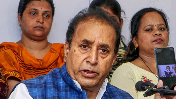 Maharashtra Assembly Election 2024: ಮಾಜಿ ಗೃಹ ಸಚಿವರ ಮೇಲೆ ದಾಳಿ