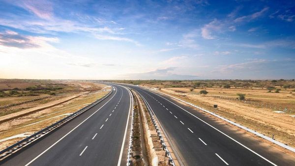 ಬೆಳ್ಳಂಬೆಳಗ್ಗೆ ಬೆಂಗಳೂರು-ದಿಂಡಿಗಲ್ ರಾಷ್ಟ್ರೀಯ ಹೆದ್ದಾರಿಯಲ್ಲಿ ವಾಹನ ಸವಾರರ ಪರದಾಟ-ಕಾರಣ ಏನು?