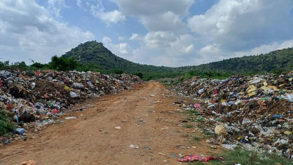 ಕರಿವರದರಾಜ ಬೆಟ್ಟದ ಬಳಿ ತ್ಯಾಜ್ಯದ ರಾಶಿಯಲ್ಲಿ ಚಿಂದಿ ಆಯುವ ಮಕ್ಕಳು: ಇಲ್ಲಿದೆ ಹೆಚ್ಚಿನ ವಿವರ