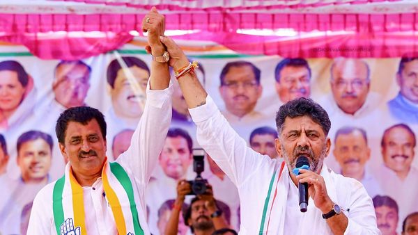 channapatna: ಗೆದ್ದ ಯೋಗೇಶ್ವರ್‌ಗೆ ಬೆಂಬಲಿಗರಿಂದ ಹಾಲಿನ ಅಭಿಷೇಕ