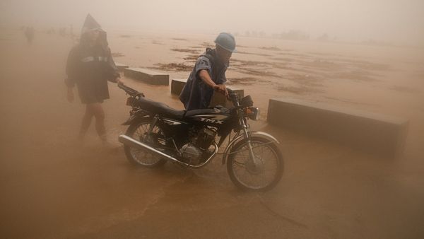 Heavy Rain: ಫೆಂಗಲ್ ಚಂಡಮಾರುತ: ಇಂದಿನಿಂದ ಬೆಂಗಳೂರು ಸೇರಿದಂತೆ ರಾಜ್ಯದೆಲ್ಲೆಡೆ ಭಾರೀ ಮಳೆ- ತಮಿಳುನಾಡಿನಲ್ಲಿ ಹೈ ಅಲರ್ಟ್!