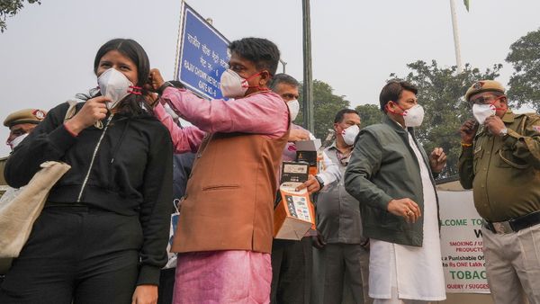 Delhi: ಹೈಬ್ರಿಡ್ ಮಾದರಿಯಲ್ಲಿ ಶಾಲಾ, ಕಾಲೇಜು ತರಗತಿ ನಡೆಸಲು ಸೂಚನೆ