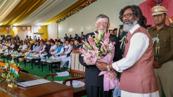 Jharkhand Election: ಜಾರ್ಖಂಡ್‌ನ 14ನೇ ಮುಖ್ಯಮಂತ್ರಿಯಾಗಿ ಪ್ರಮಾಣ ವಚನ ಸ್ವೀಕರಿಸಿದ ಹೇಮಂತ್ ಸೊರೇನ್