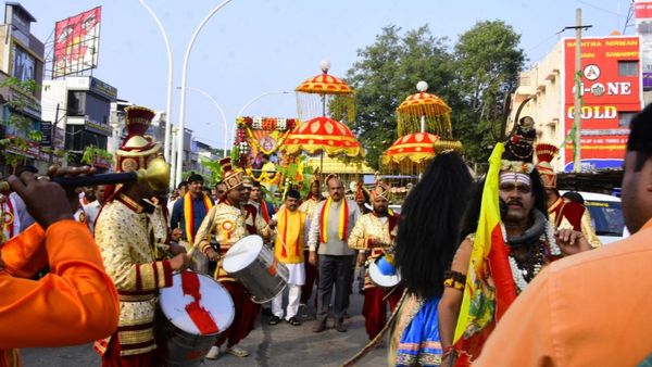 ಕನ್ನಡ ರಾಜ್ಯೋತ್ಸವ 2024: ಐತಿಹಾಸಿಕ ಕೋಟೆ ನಗರಿ ಚಿತ್ರದುರ್ಗದಲ್ಲಿ ಗಮನ ಸೆಳದ ಆಕರ್ಷಕ ಸ್ತಬ್ದಚಿತ್ರ ಮೆರವಣಿಗೆ