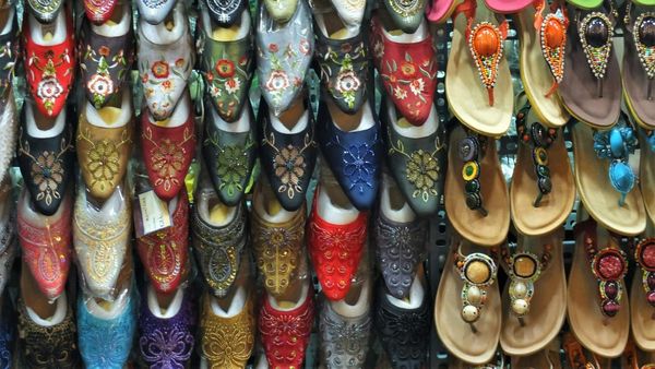 Maharashtra assembly election: ಮಹಾರಾಷ್ಟ್ರ ಚುನಾವಣೆ: ಮತಗಟ್ಟೆಗಳ ಬಳಿ ಚಪ್ಪಲಿ ನಿಷೇಧಕ್ಕೆ ಮನವಿ, ಕಾರಣವೇನು ?!