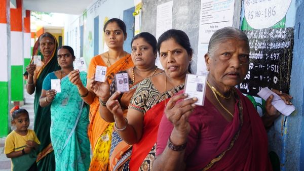 Sandur By Election: ಸಂಡೂರು ಉಪ ಚುನಾವಣೆ, ಮತಯಂತ್ರ ಸೇರಿದ 6 ಅಭ್ಯರ್ಥಿಗಳ ಭವಿಷ್ಯ