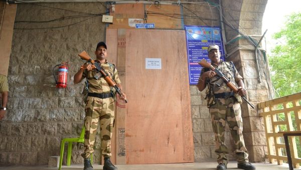 Sandur By Election: ಸಂಡೂರು ಉಪ ಚುನಾವಣೆ, ಸ್ಟ್ರಾಂಗ್‌ ರೂಮ್‌ಗೆ ಬಿಗಿ ಪೊಲೀಸ್ ಬಂದೋಬಸ್ತ್