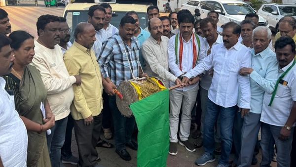 ಮೈಸೂರು: ಸ್ವಾಭಿಮಾನಿ ಜನಾಂದೋಲನ ಸಮಾವೇಶದ ಪ್ರಚಾರ ರಥಕ್ಕೆ ಚಾಲನೆ