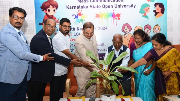 'ಮೊಬೈಲ್‌ಗೆ ಮಾರು ಹೋಗಿ ಕುಂಠಿತಗೊಂಡ ವಿದ್ಯಾರ್ಥಿಗಳ ಆಲೋಚನಾ ಶಕ್ತಿ'