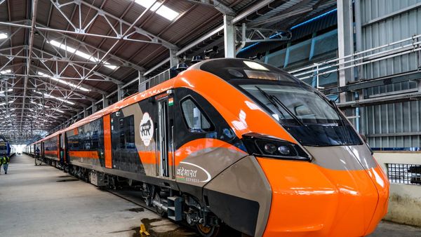 Vande Bharat Express: ಕೇರಳಕ್ಕೆ ವಂದೇ ಭಾರತ್ ರೈಲು ಬೋಗಿಗಳು, ಕರ್ನಾಟಕದ ಜನರಿಗೂ ಅನುಕೂಲ 