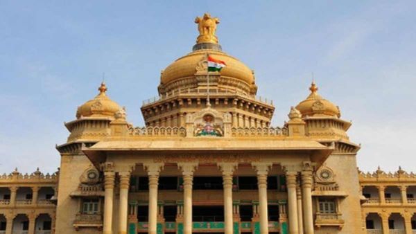 ರಾಜ್ಯದ ಎಲ್ಲಾ ಸರ್ಕಾರಿ ಕಚೇರಿ, ಆವರಣಗಳಲ್ಲಿ ಧೂಮಪಾನ, ತಂಬಾಕು ಸೇವನೆ ನಿಷೇಧ : ರಾಜ್ಯ ಸರ್ಕಾರ ಮಹತ್ವದ ಆದೇಶ