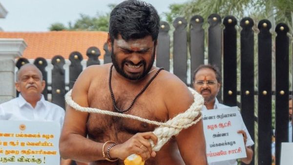 K.Annamalai: ನಡುರಸ್ತೇಲಿ ಶರ್ಟ್‌ ಬಿಚ್ಚಿ ಚಾಟಿಯಿಂದ ಬಾರಿಸಿಕೊಂಡು ಹುಚ್ಚಾಟ ಮೆರೆದ ಅಣ್ಣಾಮಲೈ