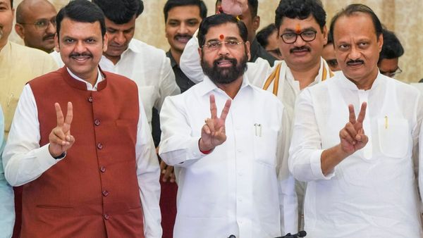 Maharashtra: ಮಹಾರಾಷ್ಟ್ರ ಹೈಡ್ರಾಮಾ ಅಂತ್ಯ: ದೇವೇಂದ್ರ ಫಡ್ನವಿಸ್ ಸಿಎಂ, ಇಬ್ಬರು ಡಿಸಿಎಂ, ಹುದ್ದೆ ಅದಲು - ಬದಲು!