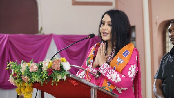 Maharashtra CM Wife: ನಿಮ್ಮ ಸೇವೆ, ಜವಾಬ್ದಾರಿ ನಿಭಾಯಿಸುತ್ತೇನೆ ಎಂದ ಮಹಾರಾಷ್ಟ್ರ ಸಿ.ಎಂ ಪತ್ನಿ ಅಮೃತಾ ಫಡ್ನವಿಸ್