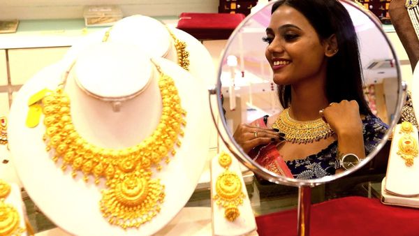 Gold Price: ಚಿನ್ನಾಭರಣ ಪ್ರಿಯರಿಗೆ ಶಾಕ್ ಕೊಟ್ಟ ಬಂಗಾರ: ಇಂದಿನ ಚಿನ್ನ-ಬೆಳ್ಳಿ ಬೆಲೆ ಇಲ್ಲಿದೆ