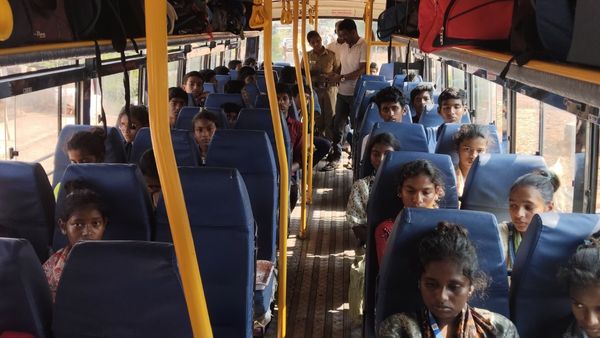 ಮುರುಡೇಶ್ವರ: ವಿದ್ಯಾರ್ಥಿಗಳು ಸುರಕ್ಷಿತವಾಗಿ ಕೋಲಾರ ತಲುಪಲು ವ್ಯವಸ್ಥೆ ಮಾಡಿದ ಪೊಲೀಸರು