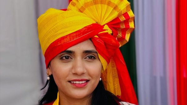 MLA Munirathna: ಶಾಸಕ ಮುನಿರತ್ನ ಮೊಟ್ಟೆ ಕಥೆ, ಪರಿಚಯ ಹೇಳಿಕೊಂಡ ಕುಸುಮಾ