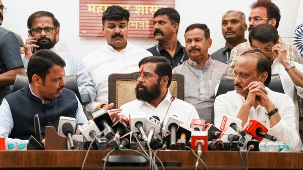 ಮಹಾರಾಷ್ಟ್ರ ಸರ್ಕಾರ: ಅಧಿಕಾರಕ್ಕೆ ಬಂದ ಮೊದಲ ತಿಂಗಳೇ ಮಹಾಯುತಿಗೆ ಶಾಕ್‌, ಶಿವಸೇನೆಗೆ ಗುಡ್‌ಬೈ ಹೇಳಿದ ಶಾಸಕ