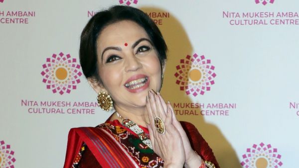 Nita Ambani: ನೀತಾ ಅಂಬಾನಿಯಿಂದ ಬೆಂಗಳೂರಲ್ಲಿ ಟ್ರಾಫಿಕ್‌ ಜಾಮ್‌, ರೊಚ್ಚಿಗೆದ್ದ ಮಹಿಳೆ ಮಾಡಿದ್ದೇನು ?