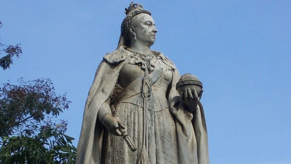 Cubbon Park: ಕಬ್ಬನ್ ಪಾರ್ಕ್‌ನಲ್ಲಿ ಶತಮಾನದಷ್ಟು ಹಳೆಯ ರಾಣಿ ವಿಕ್ಟೋರಿಯಾ ಪ್ರತಿಮೆಗೆ ಹಾನಿ