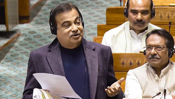 One Nation One Election: ಕಲಾಪಕ್ಕೆ ಗೈರಾದ ನಿತಿನ್ ಗಡ್ಕರಿ, ಜ್ಯೋತಿರಾದಿತ್ಯ ಸಿಂಧಿಯಾ ಸೇರಿ 20 ಸಂಸದರಿಗೆ ಬಿಜೆಪಿ ನೋಟಿಸ್‌